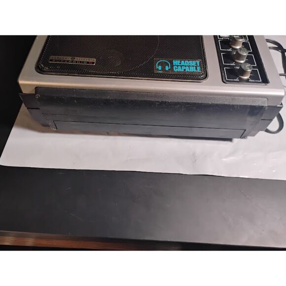 General Electric AM/FM Radio 7-2885F (Static When You Adjust Volume) - Picture 3 of 11